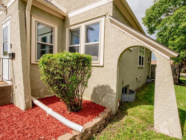 1055 Virginia Street, Saint Paul, MN 55117