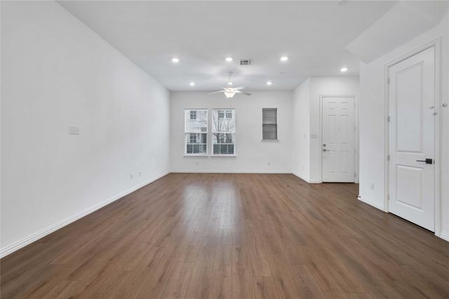 9916 Hennings Street, Irving, TX 75063