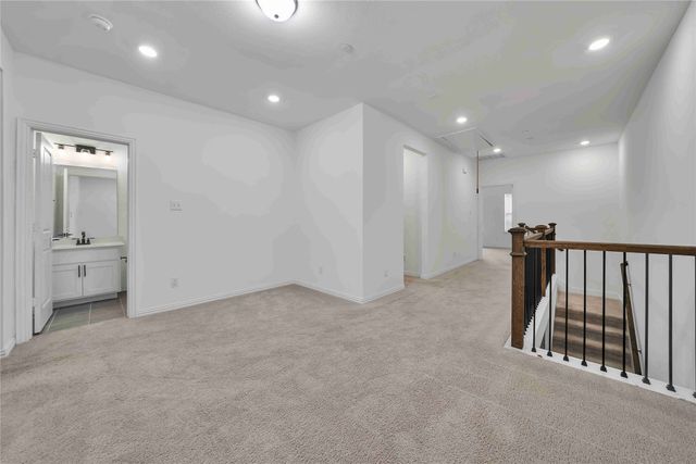 9916 Hennings Street, Irving, TX 75063