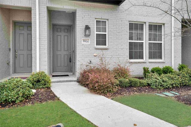 9916 Hennings Street, Irving, TX 75063