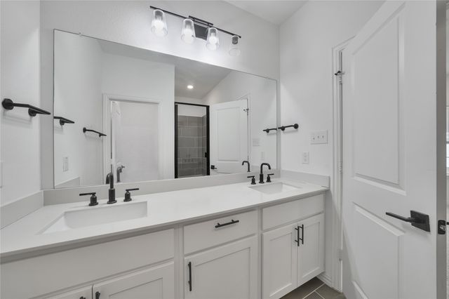 9916 Hennings Street, Irving, TX 75063