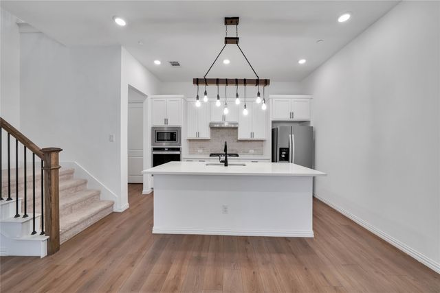 9916 Hennings Street, Irving, TX 75063