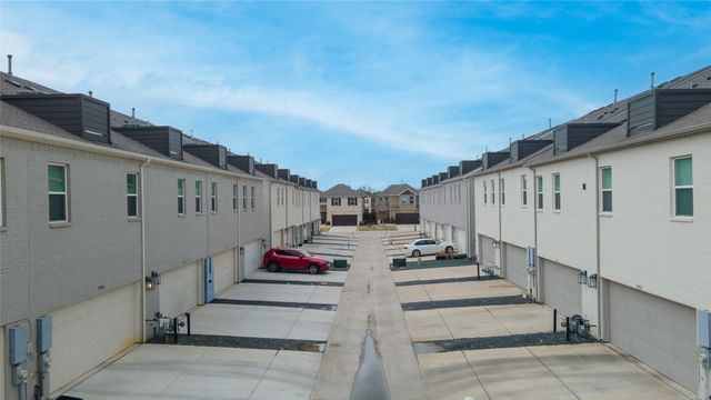 9916 Hennings Street, Irving, TX 75063