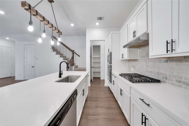 9916 Hennings Street, Irving, TX 75063