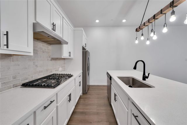 9916 Hennings Street, Irving, TX 75063