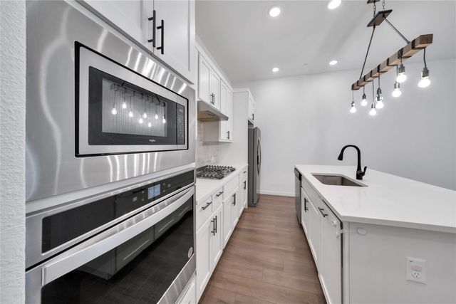 9916 Hennings Street, Irving, TX 75063