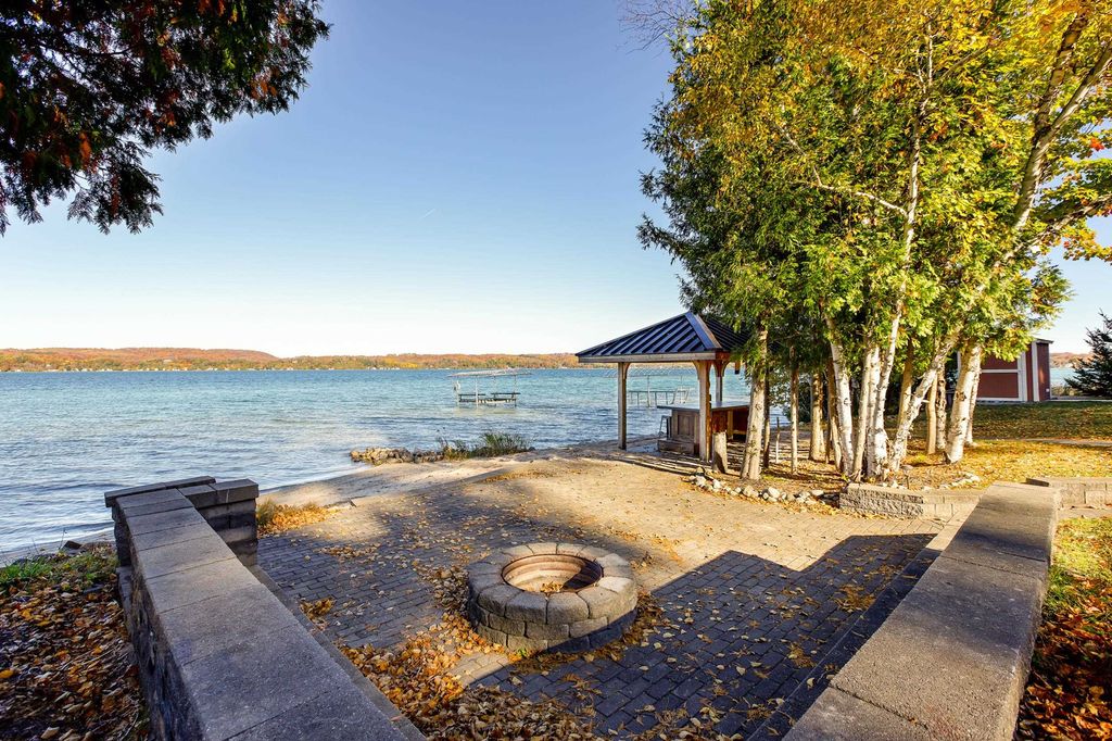 6019 Crystal Avenue, Beulah, MI 49617