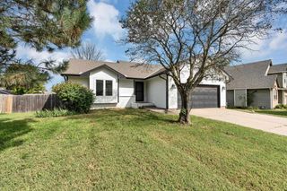 832 E Hawthorne Dr, Derby, KS 67037