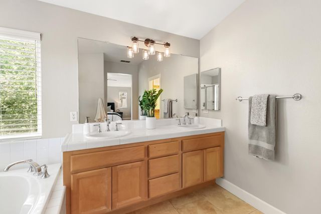 1746 Trinity Way, West Sacramento, CA 95691
