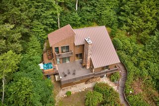 12 Bray Ct, Pelham, MA 01002