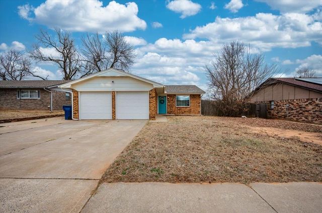 405 W Hillcrest Drive, Mustang, OK 73064