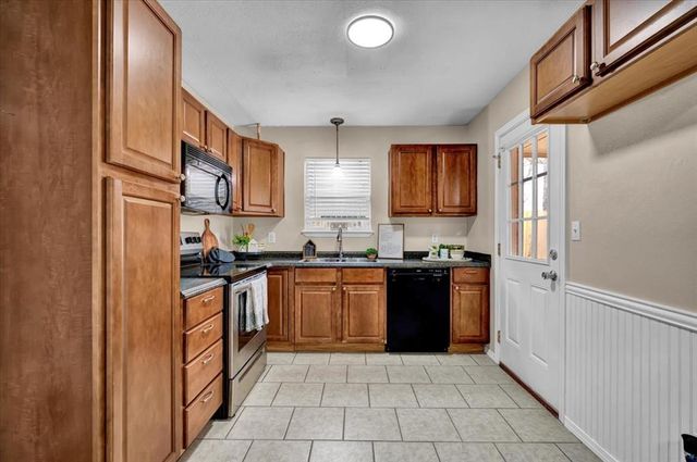 405 W Hillcrest Drive, Mustang, OK 73064