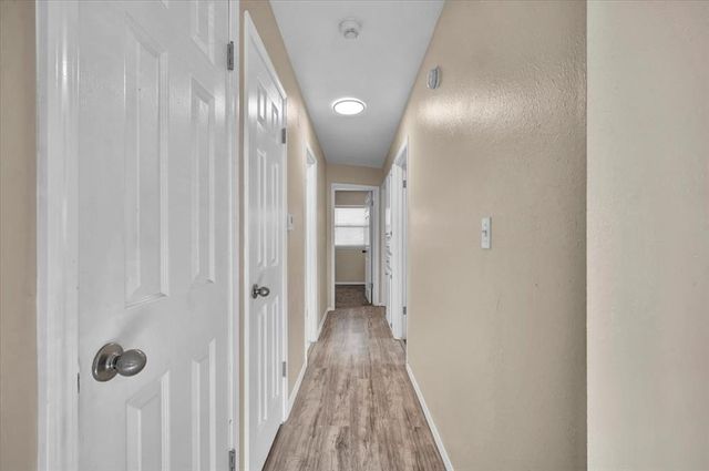 405 W Hillcrest Drive, Mustang, OK 73064