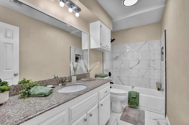 405 W Hillcrest Drive, Mustang, OK 73064