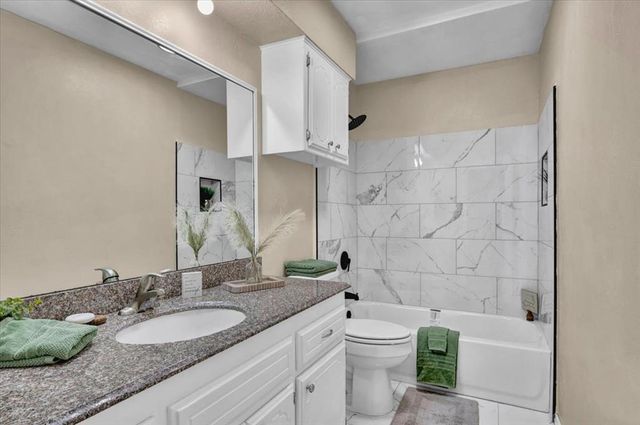 405 W Hillcrest Drive, Mustang, OK 73064