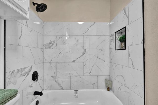 405 W Hillcrest Drive, Mustang, OK 73064