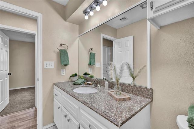 405 W Hillcrest Drive, Mustang, OK 73064