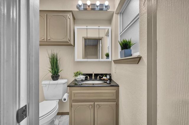 405 W Hillcrest Drive, Mustang, OK 73064