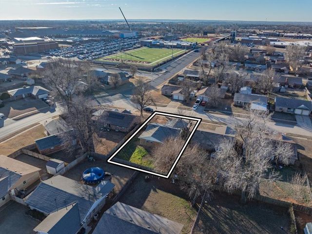 405 W Hillcrest Drive, Mustang, OK 73064