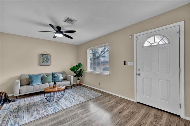 405 W Hillcrest Drive, Mustang, OK 73064