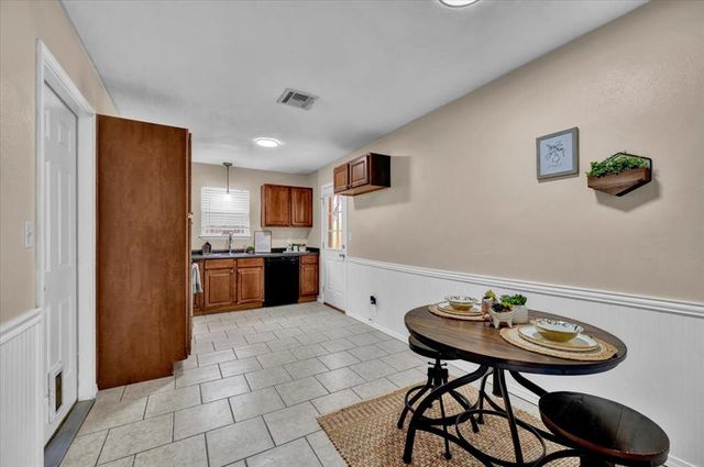 405 W Hillcrest Drive, Mustang, OK 73064