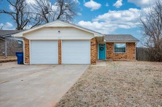 405 W Hillcrest Drive, Mustang, OK 73064