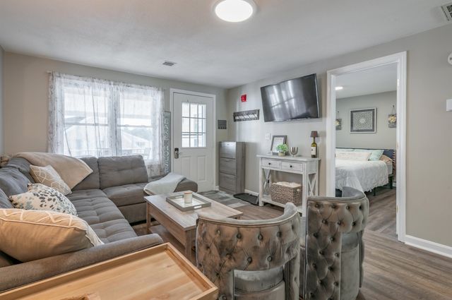 16 Hill Rd Unit 8, Tilton, NH 03276