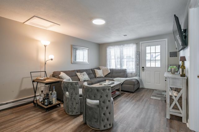 16 Hill Rd Unit 8, Tilton, NH 03276