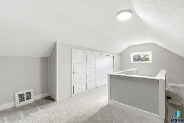 418 N Cliff Ave Avenue, Sioux Falls, SD 57103