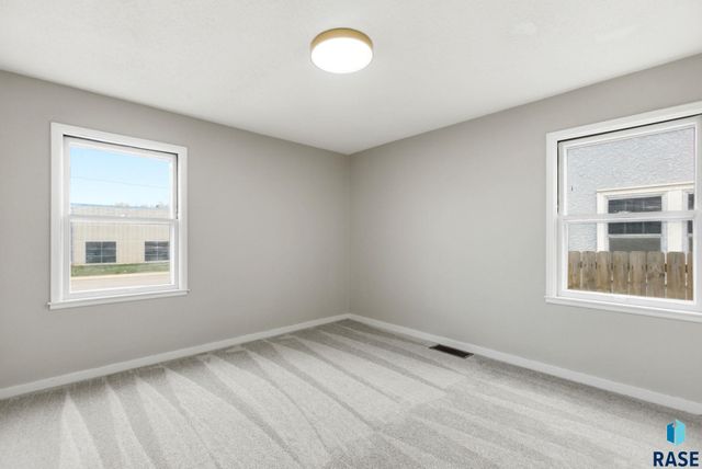 418 N Cliff Ave Avenue, Sioux Falls, SD 57103