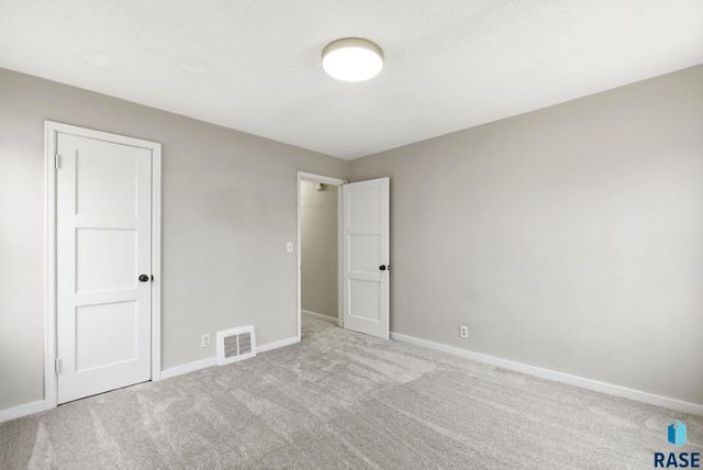 418 N Cliff Ave Avenue, Sioux Falls, SD 57103