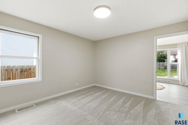 418 N Cliff Ave Avenue, Sioux Falls, SD 57103