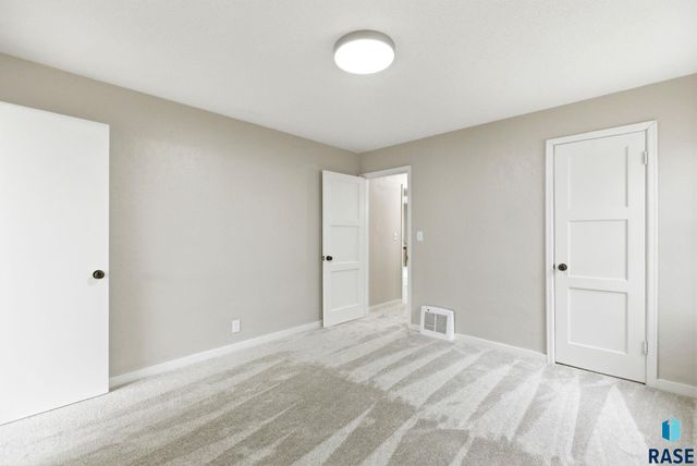 418 N Cliff Ave Avenue, Sioux Falls, SD 57103