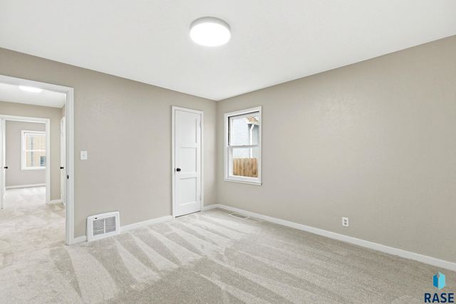 418 N Cliff Ave Avenue, Sioux Falls, SD 57103