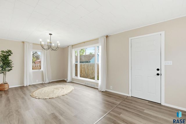 418 N Cliff Ave Avenue, Sioux Falls, SD 57103