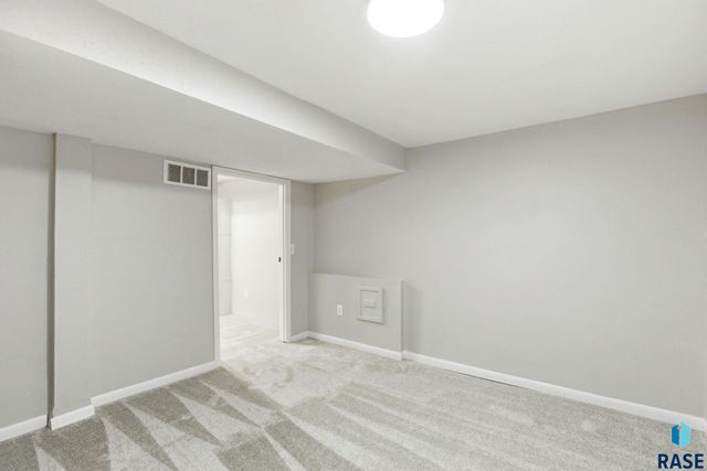 418 N Cliff Ave Avenue, Sioux Falls, SD 57103