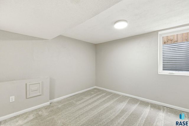 418 N Cliff Ave Avenue, Sioux Falls, SD 57103