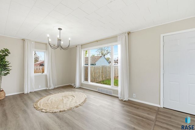 418 N Cliff Ave Avenue, Sioux Falls, SD 57103