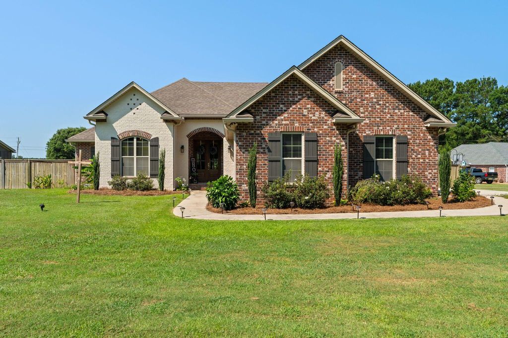 215 Nobles, Sumrall, MS 39482