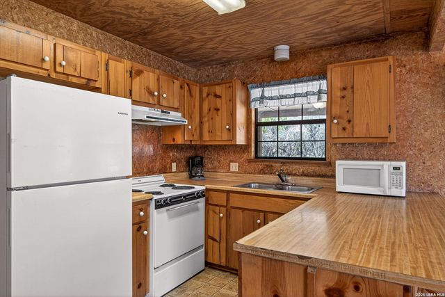 15 Cedar Lane, Concan, TX 78838