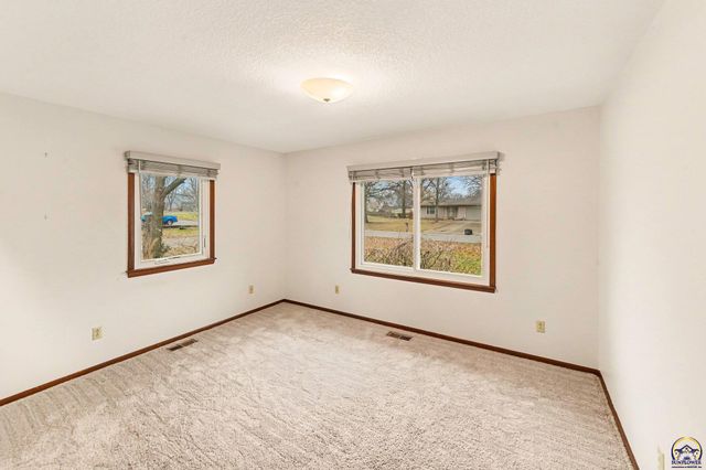 2532 SE Alexander DR, Topeka, KS 66605