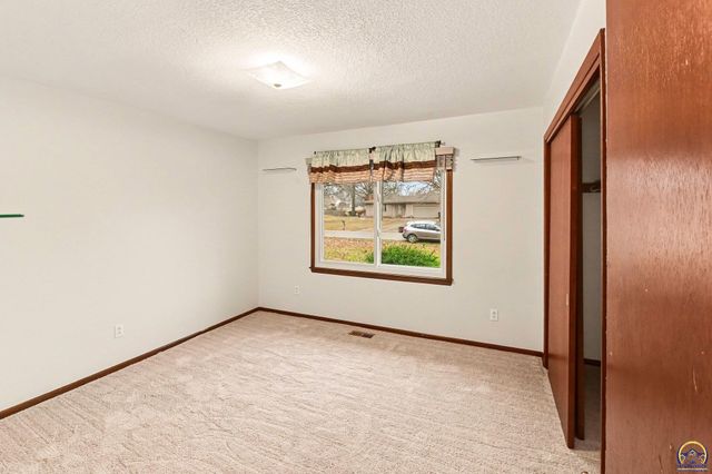 2532 SE Alexander DR, Topeka, KS 66605