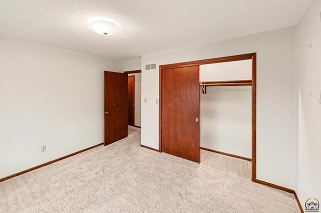 2532 SE Alexander DR, Topeka, KS 66605