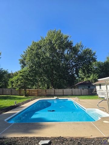 2532 SE Alexander DR, Topeka, KS 66605