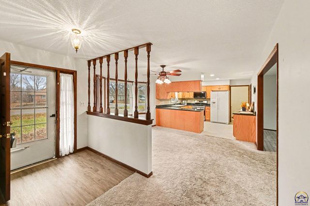 2532 SE Alexander DR, Topeka, KS 66605