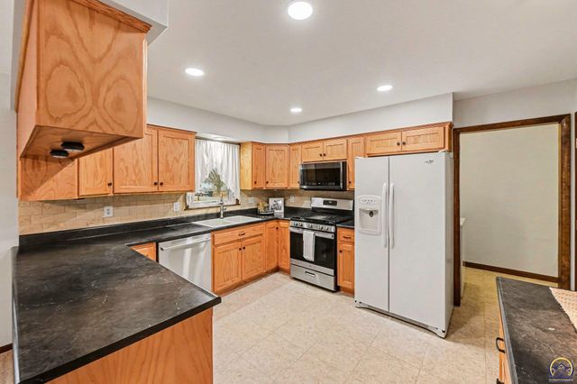 2532 SE Alexander DR, Topeka, KS 66605