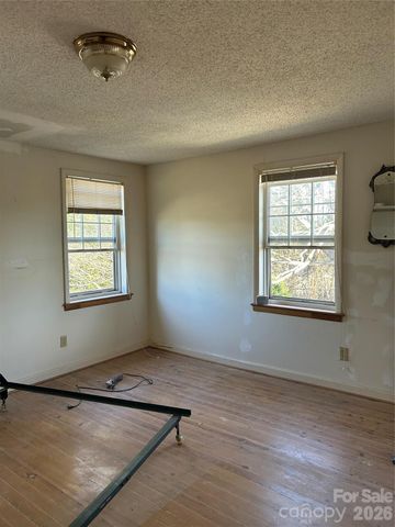 16 Mallory Lane, Arden, NC 28704