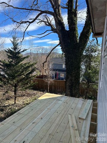 16 Mallory Lane, Arden, NC 28704