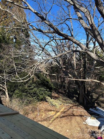 16 Mallory Lane, Arden, NC 28704