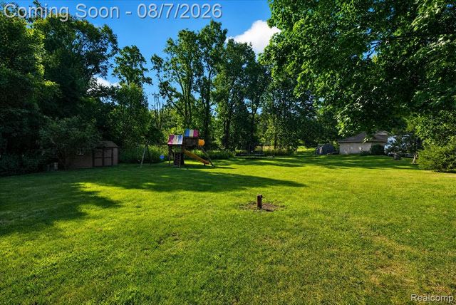 12232 Dentonview Drive, Fenton, MI 48430